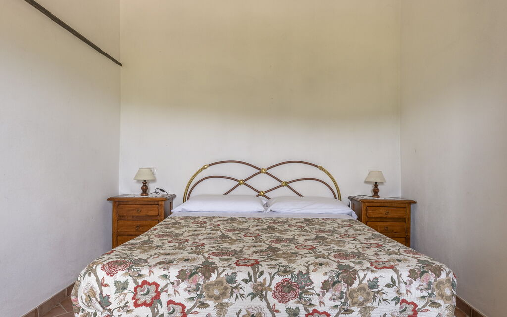 Apartment Marcigliana Front Pool Wi-fi Radicondoli: Autumn, Bedroom, Spring, Summer