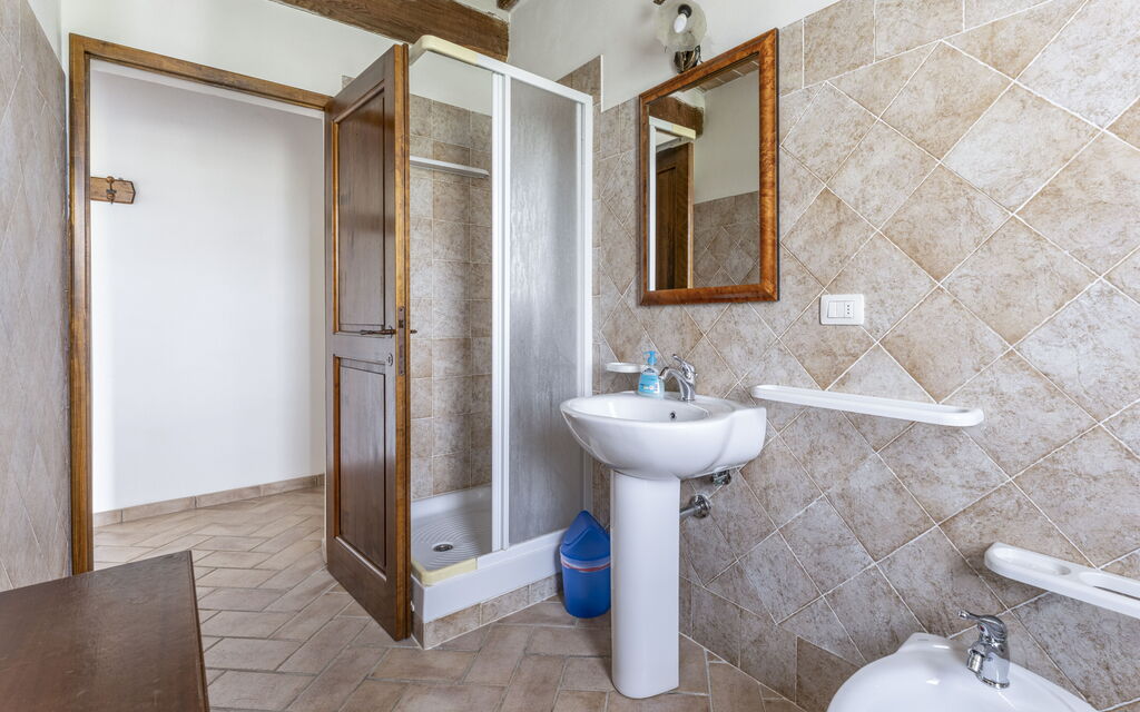 Apartment Marcigliana Front Pool Wi-fi Radicondoli: Autumn, Bathroom, Spring, Summer