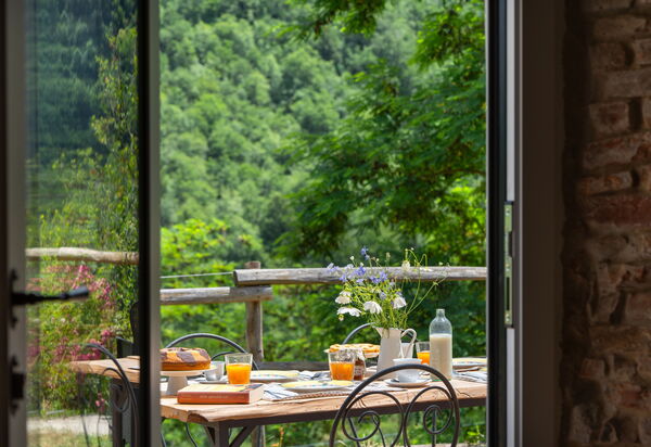 La Casa Del Tiglio: Balcony / Terrace / Patio, Building Exterior, Food, Garden, Outdoor