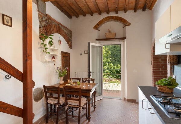 La Casa Del Tiglio: Common Room, Dining Room, Food, Kitchen