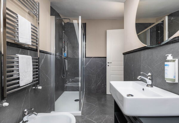 Torretta Penthouse Luxury Apartment In Florence By Palazzo Pazzi Vitali: Autumn, Bathroom, Spring, Summer