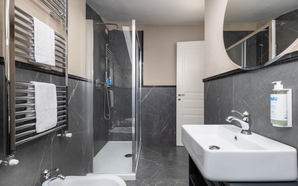 Torretta Penthouse Luxury Apartment In Florence By Palazzo Pazzi Vitali: Autunno, Bagno, Estate, Primavera