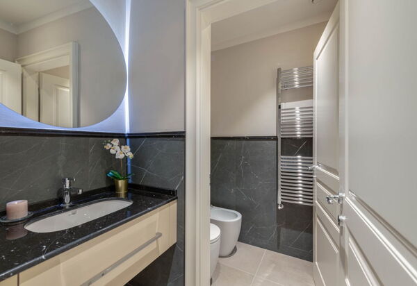 Duomo Penthouse Luxury Apartment In Florence By Palazzo Pazzi Vitali: Autumn, Bathroom, Spring, Summer, Winter