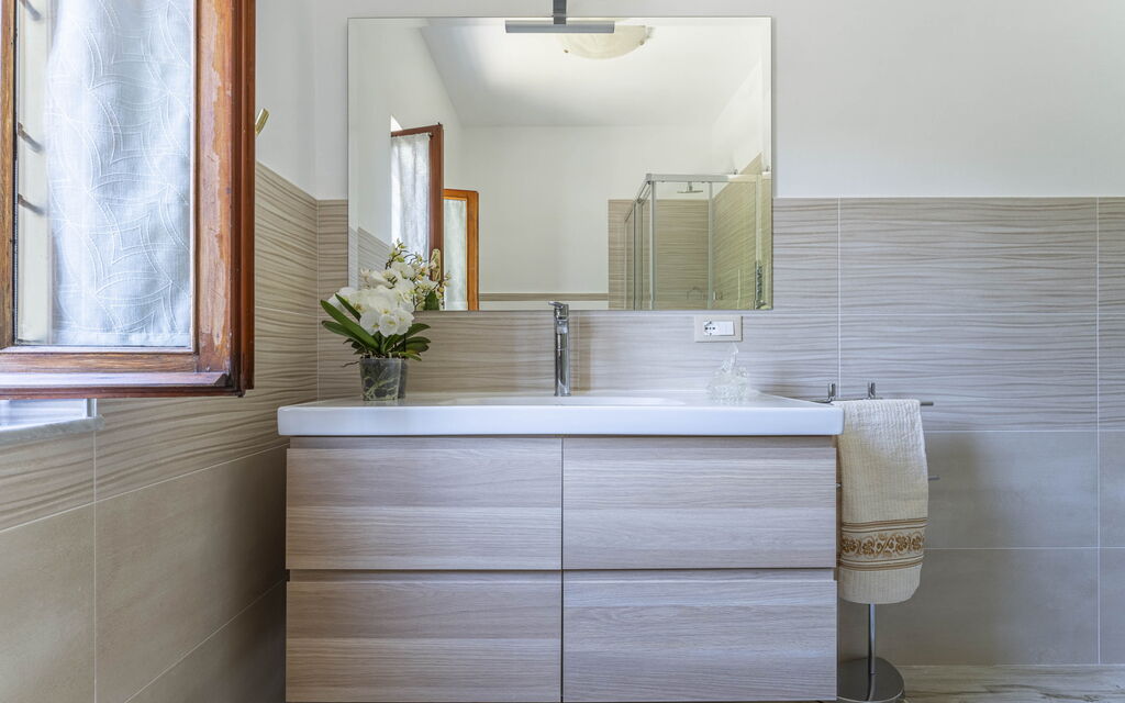 Camaiore House With Pool, La Casa Dei Ricci: Autumn, Bathroom, Spring, Summer