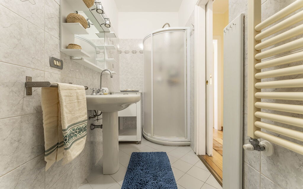 Camaiore House With Pool, La Casa Dei Ricci: Autumn, Bathroom, Spring, Summer