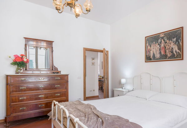 Chiara Apartment , San Frediano Florence: Autunno, Camera da letto, Estate, Primavera