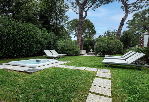 Dal Molin Apartment, Garda Lake, Ac, Fitness, Jacuzzi: Autunno, Estate, Idromassaggio, Primavera