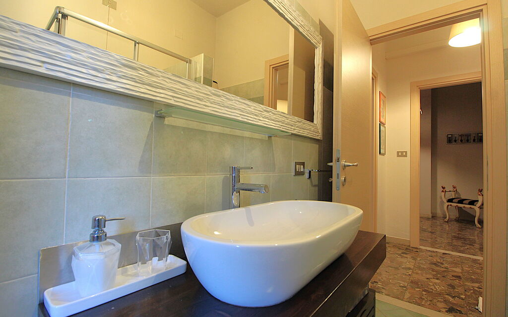 Dal Molin Apartment, Garda Lake, Ac, Fitness, Jacuzzi: Autumn, Bathroom, Spring, Summer