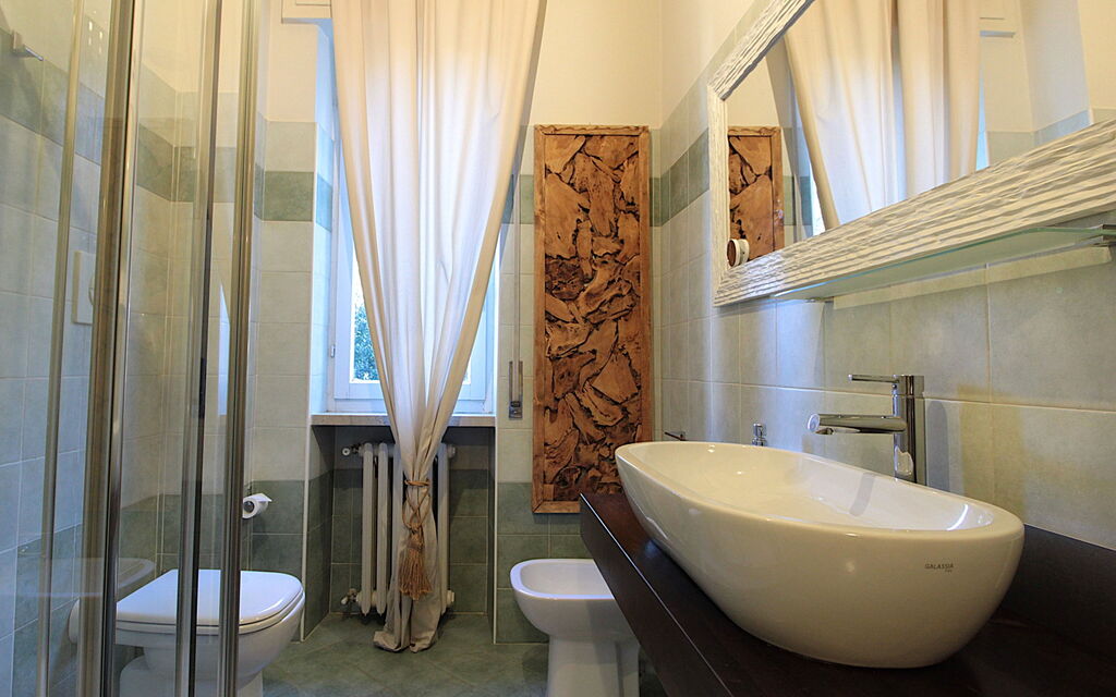 Dal Molin Apartment, Garda Lake, Ac, Fitness, Jacuzzi: Autumn, Bathroom, Spring, Summer