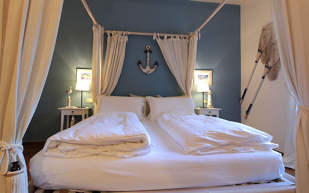 Dal Molin Apartment, Garda Lake, Ac, Fitness, Jacuzzi: Autumn, Bedroom, Spring, Summer