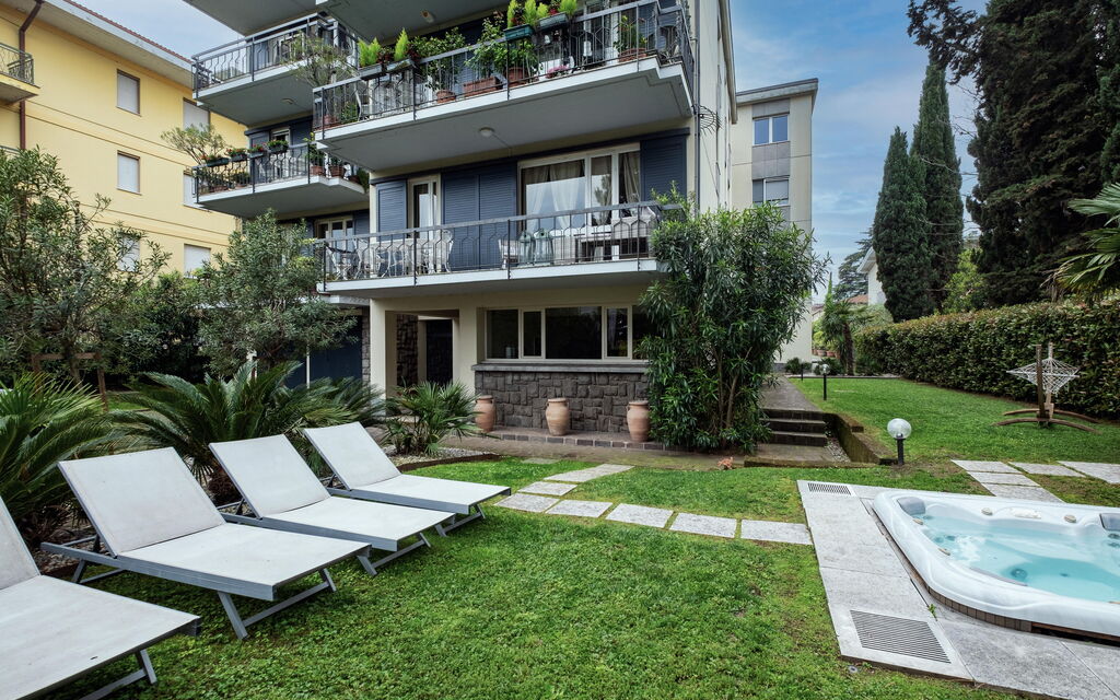 Dal Molin Apartment, Garda Lake, Ac, Fitness, Jacuzzi: Autumn, Hot Tub, Spring, Summer