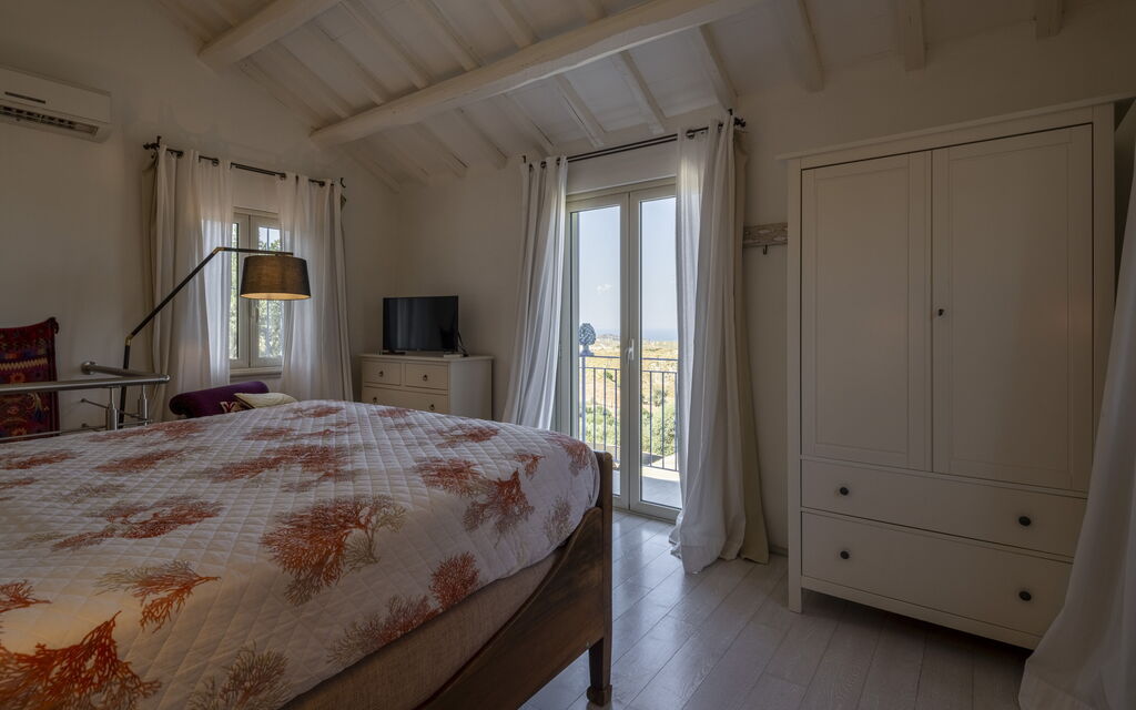 Villa Acquaro, Santa Caterina Dello Ionio, Pool, Ac: Autumn, Bedroom, Spring, Summer