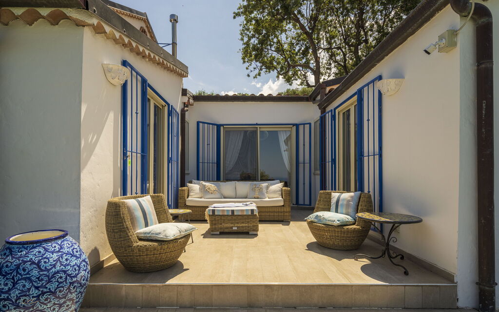 Villa Acquaro, Santa Caterina Dello Ionio, Pool, Ac: Autumn, Main Entrance, Spring, Summer