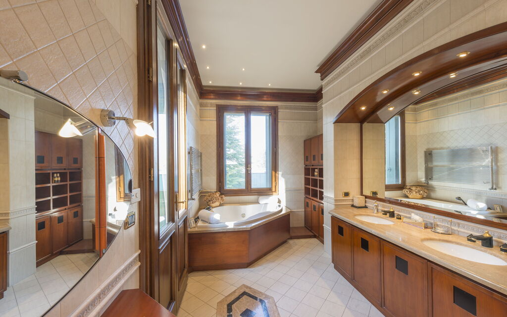 Villa Paola In Padova With Ac: Autumn, Bathroom, Spring, Summer