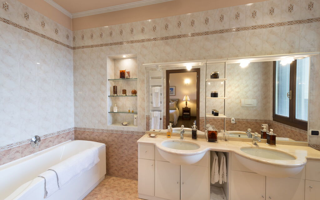 Villa Paola In Padova With Ac: Autumn, Bathroom, Spring, Summer