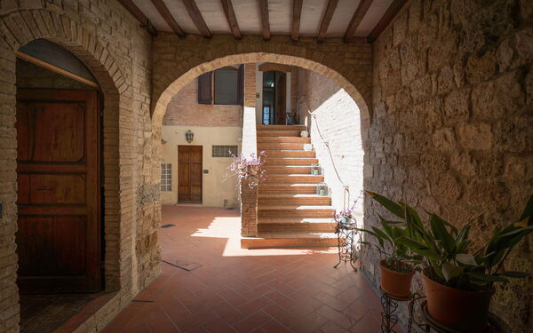 Casa Martina, Piazza Delle Erbe, San Gimignano: Autumn, Building Exterior, Spring, Summer
