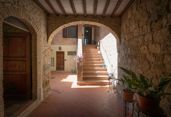 Casa Martina, Piazza Delle Erbe, San Gimignano: Autumn, Building Exterior, Spring, Summer