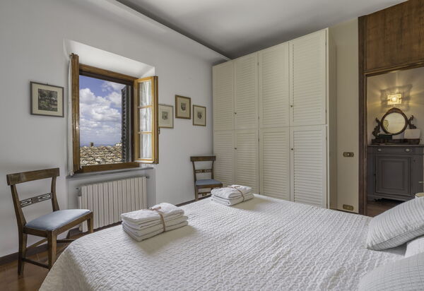 Casa Martina, Piazza Delle Erbe, San Gimignano: Autumn, Bedroom, Spring, Summer, Winter