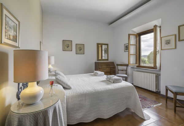 Casa Martina, Piazza Delle Erbe, San Gimignano: Autumn, Bedroom, Spring, Summer, Winter