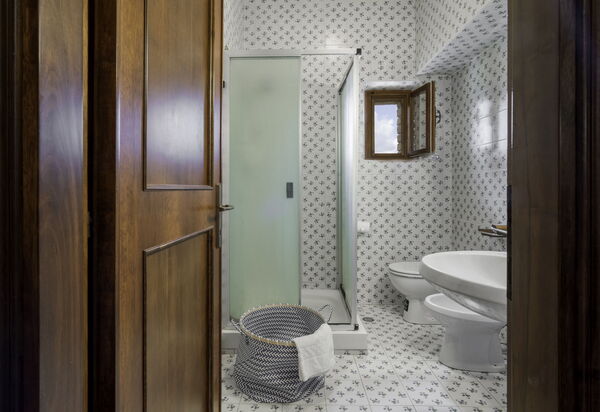 Casa Martina, Piazza Delle Erbe, San Gimignano: Autumn, Bathroom, Spring, Summer, Winter