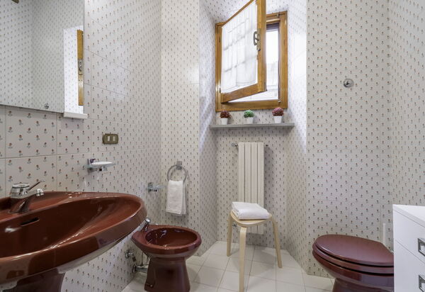 Casa Martina, Piazza Delle Erbe, San Gimignano: Autumn, Bathroom, Spring, Summer, Winter