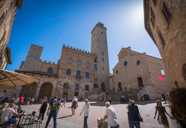 Casa Martina, Piazza Delle Erbe, San Gimignano: Autumn, Building Exterior, Spring, Summer