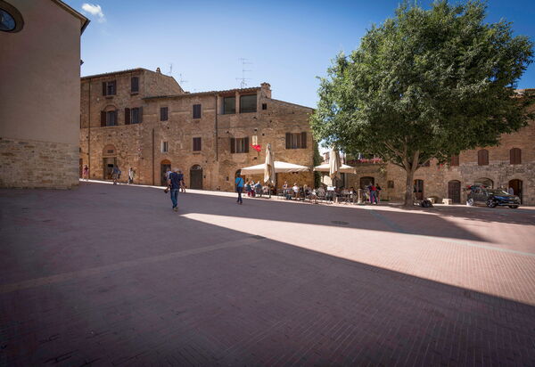 Casa Martina, Piazza Delle Erbe, San Gimignano: Autumn, Building Exterior, Spring, Summer