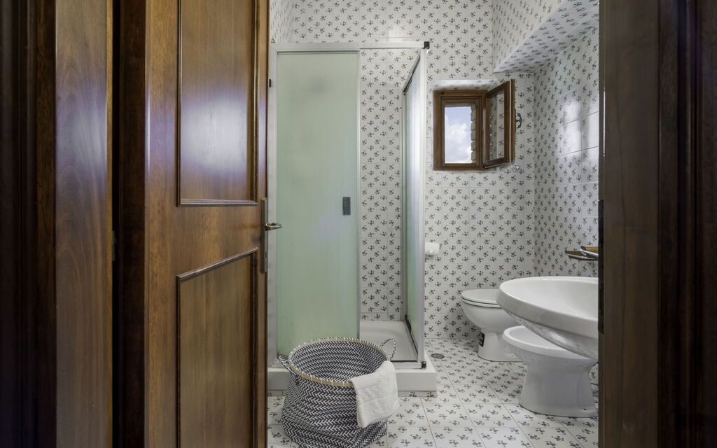 Casa Martina, Piazza Delle Erbe, San Gimignano: Autumn, Bathroom, Spring, Summer, Winter