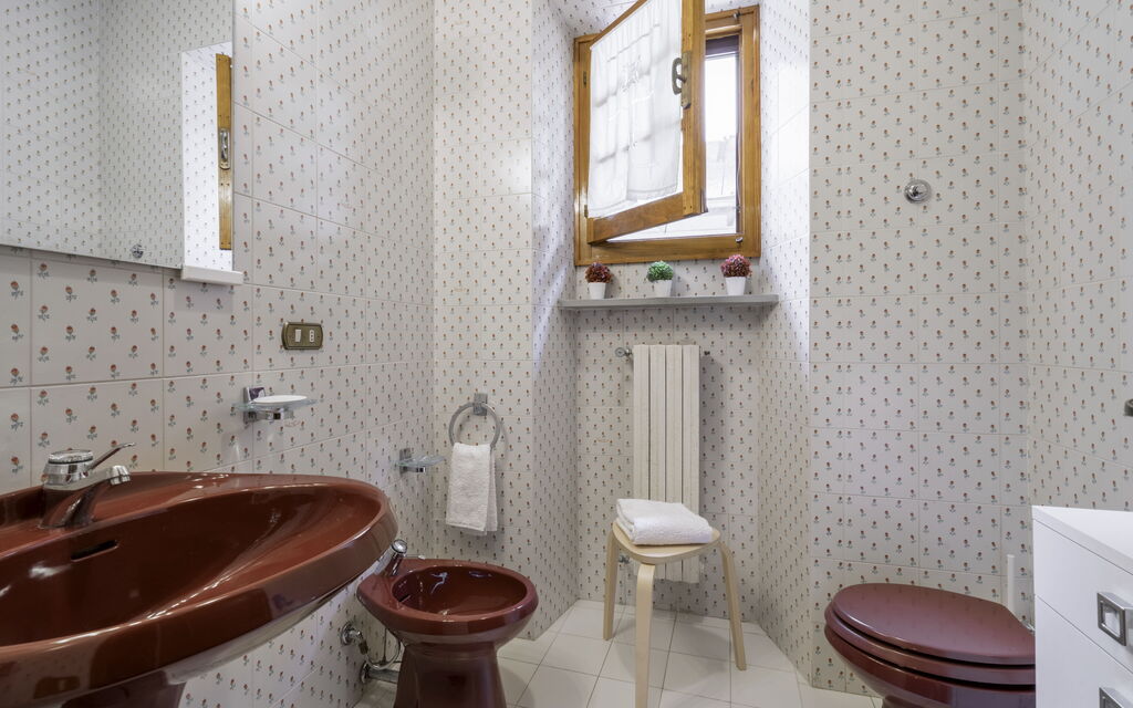 Casa Martina, Piazza Delle Erbe, San Gimignano: Autumn, Bathroom, Spring, Summer, Winter