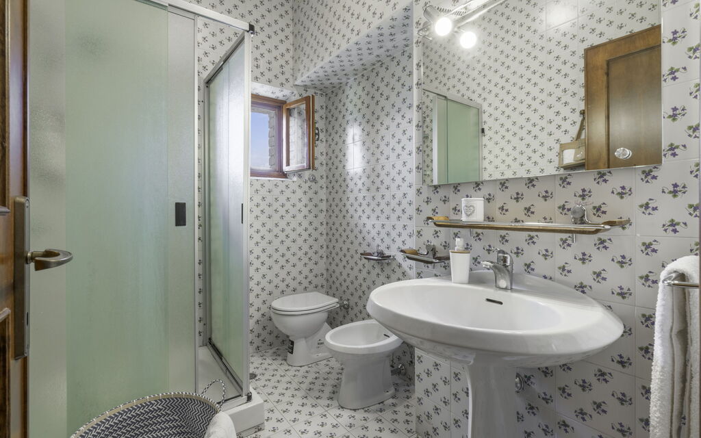 Casa Martina, Piazza Delle Erbe, San Gimignano: Autumn, Bathroom, Spring, Summer, Winter