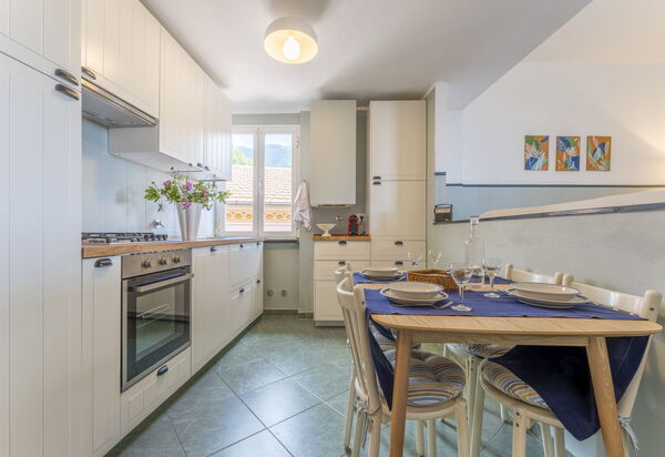 Emma House, Terrace and Sea View, Moneglia: Autunno, Cucina, Estate, Primavera, Sala da pranzo