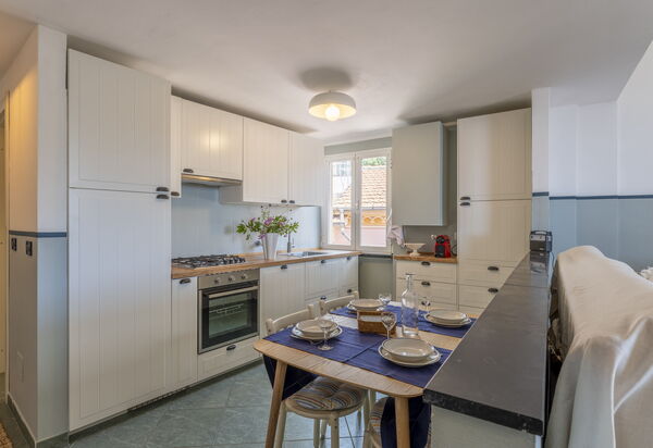 Emma House, Terrace and Sea View, Moneglia: Autunno, Cucina, Estate, Primavera, Sala da pranzo