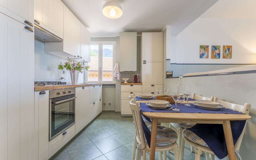 Emma House, Terrace and Sea View, Moneglia: Autunno, Cucina, Estate, Primavera, Sala da pranzo