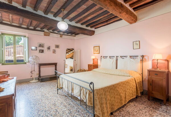 Il Palazzetto Francigena, Monteriggioni: Autumn, Bedroom, Spring, Summer