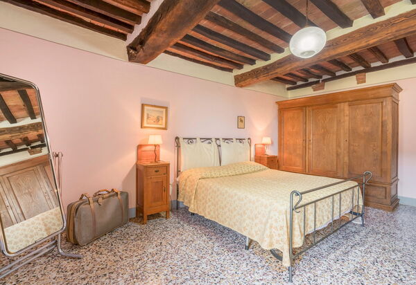 Il Palazzetto Francigena, Monteriggioni: Autumn, Bedroom, Spring, Summer