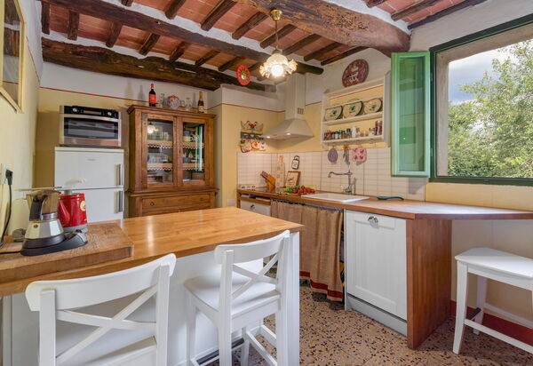 Il Palazzetto Francigena, Monteriggioni: Autumn, Kitchen, Spring, Summer