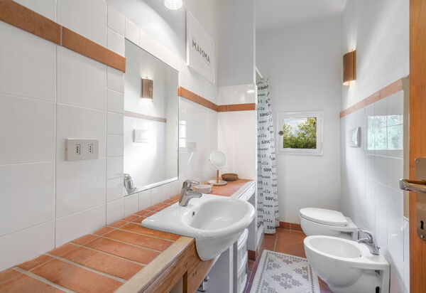 Il Palazzetto Francigena, Monteriggioni: Autumn, Bathroom, Spring, Summer