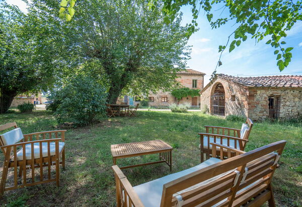 Il Palazzetto Francigena, Monteriggioni: Autumn, Garden, Spring, Summer