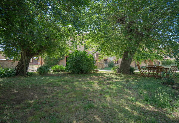 Il Palazzetto Francigena, Monteriggioni: Autumn, Garden, Spring, Summer