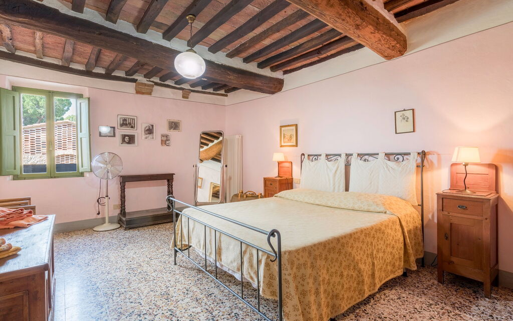 Il Palazzetto Francigena, Monteriggioni: Autumn, Bedroom, Spring, Summer