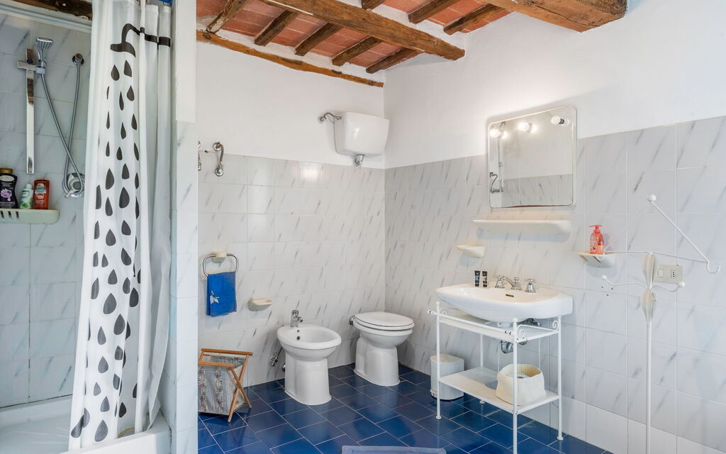 Il Palazzetto Francigena, Monteriggioni: Autumn, Bathroom, Spring, Summer