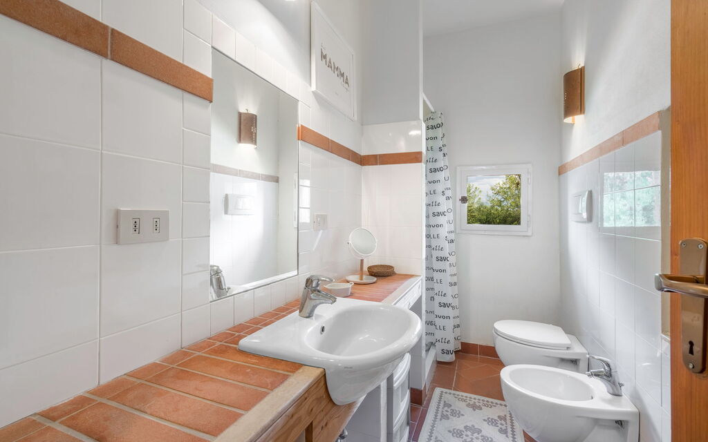 Il Palazzetto Francigena, Monteriggioni: Autumn, Bathroom, Spring, Summer