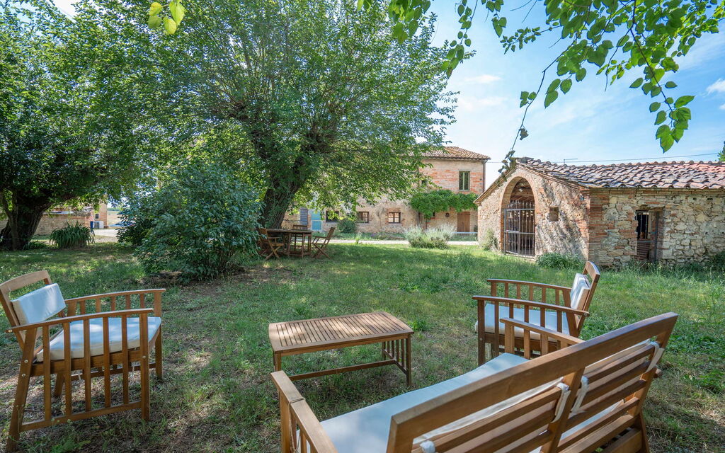 Il Palazzetto Francigena, Monteriggioni: Autumn, Garden, Spring, Summer