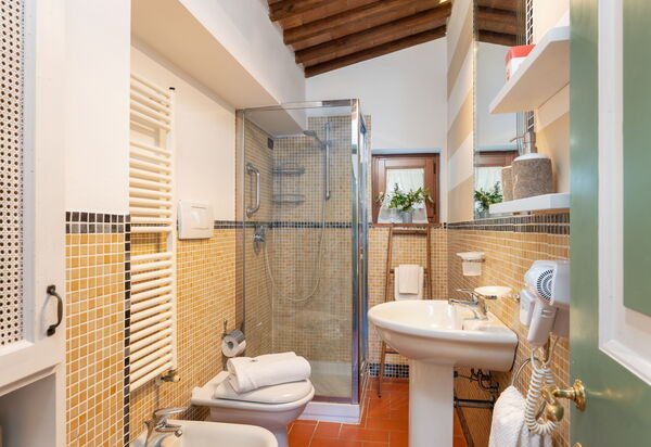 A Casa Dell'ida: Bathroom, Summer