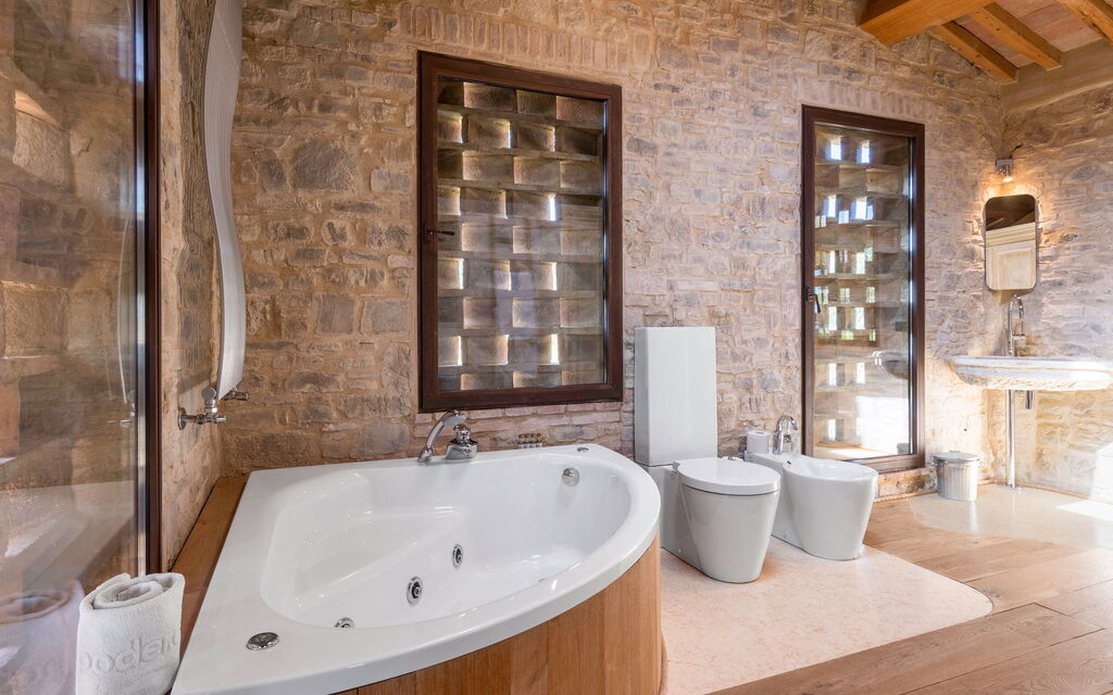 Villa Meraviglia With Pool And Ac: Autumn, Bathroom, Spring, Summer