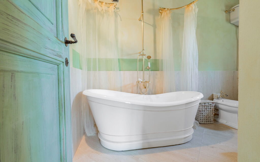 Villa Meraviglia With Pool And Ac: Autumn, Bathroom, Spring, Summer