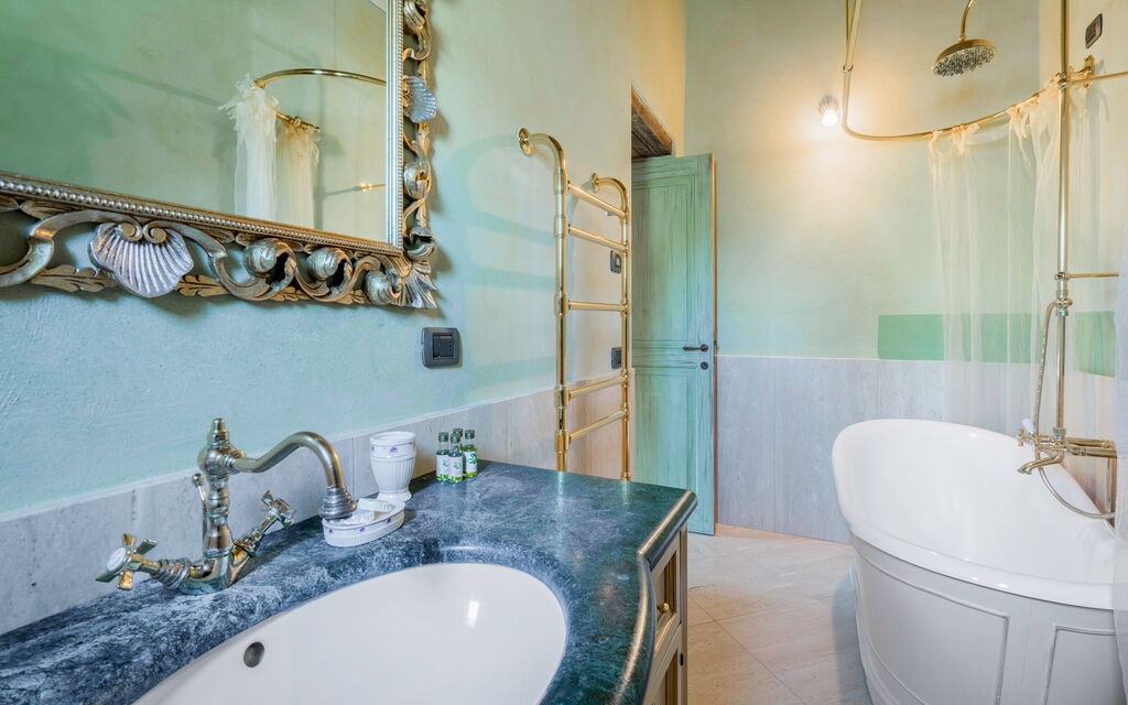 Villa Meraviglia With Pool And Ac: Autumn, Bathroom, Spring, Summer