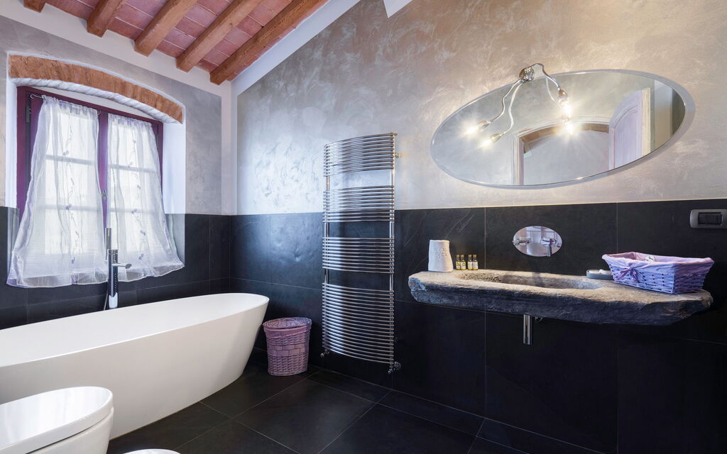 Villa Meraviglia With Pool And Ac: Autumn, Bathroom, Spring, Summer