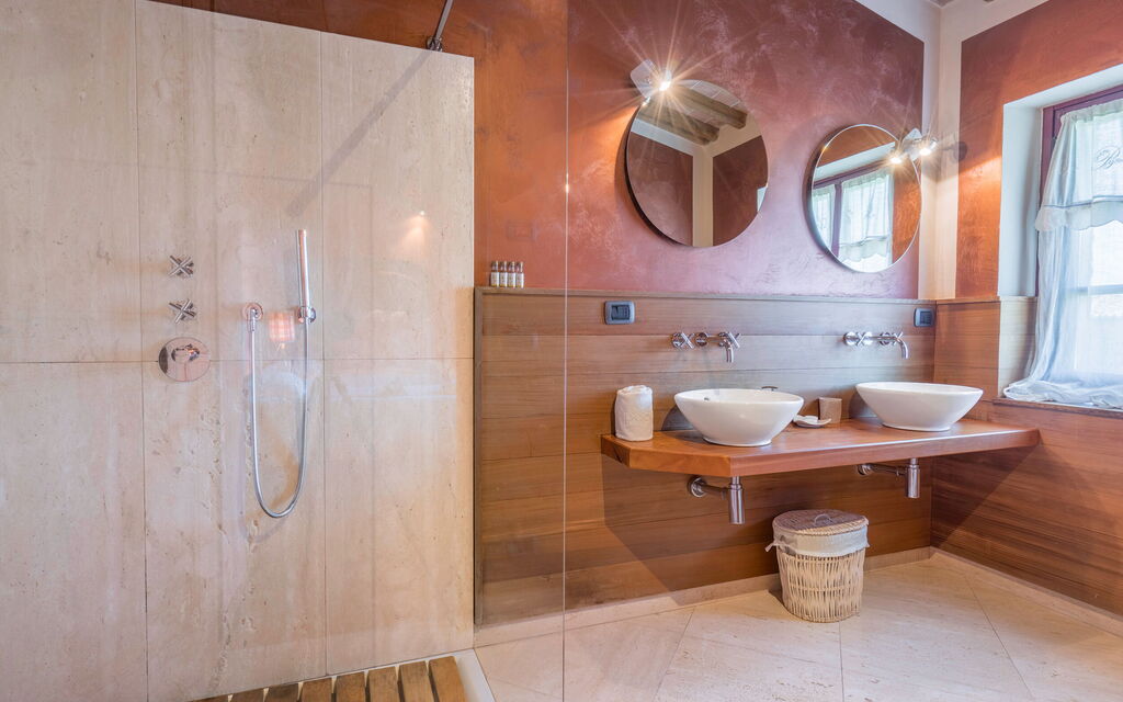 Villa Meraviglia With Pool And Ac: Autumn, Bathroom, Spring, Summer