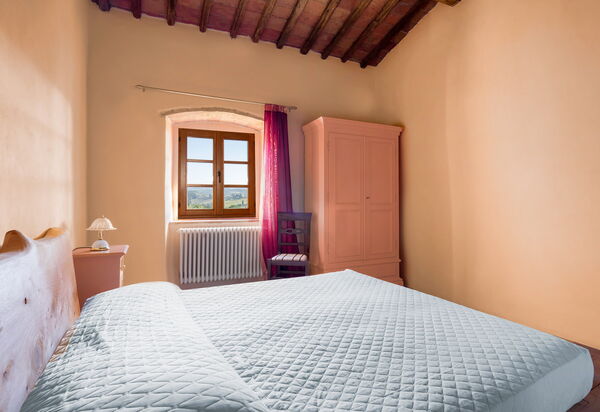 Le Fonti Apartments With Ac Near Siena: Autumn, Bedroom, Spring, Summer